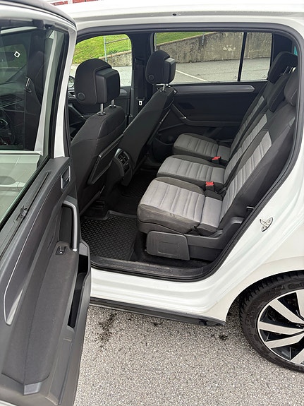 Volkswagen Touran 8 of 14