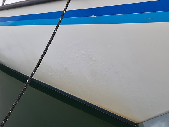Lettseilt og solid båt 9 of 9