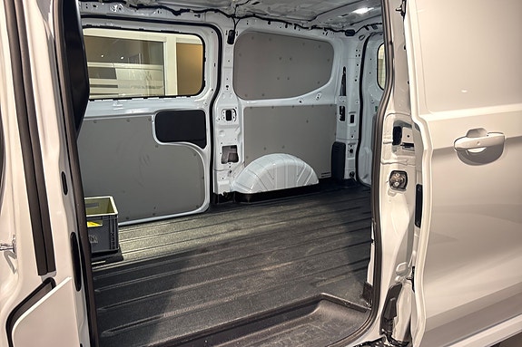 Ford Transit Custom 22 of 26
