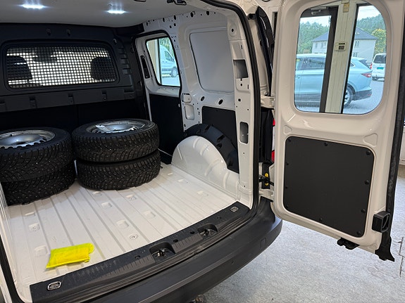 Volkswagen Caddy 22 of 22