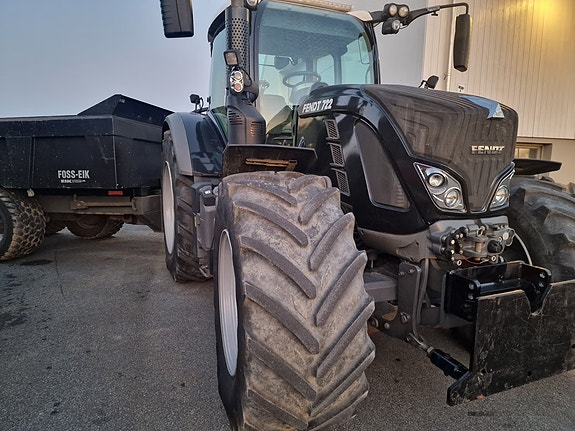Fendt 722 med Foss Eik dumperhenger og to sett dekk og ny fres, til salgs – Klar for brøyting og anlegg! 24 of 29