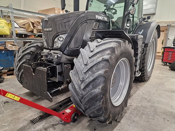 Fendt 722 med Foss Eik dumperhenger og to sett dekk og ny fres, til salgs – Klar for brøyting og anlegg! 17 of 29