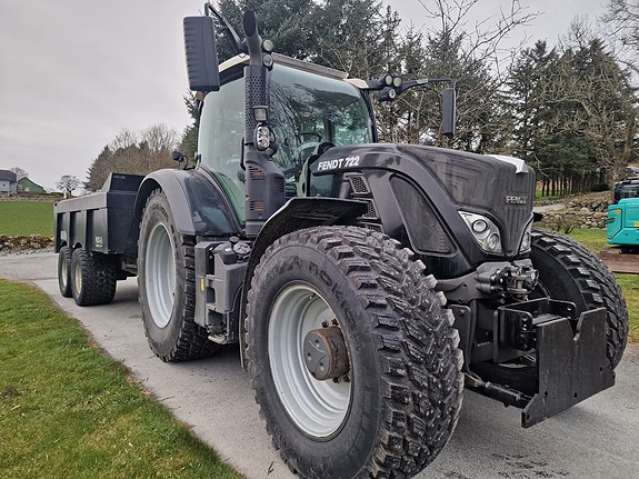Fendt 722 med Foss Eik dumperhenger og to sett dekk og ny fres, til salgs – Klar for brøyting og anlegg! 18 of 29