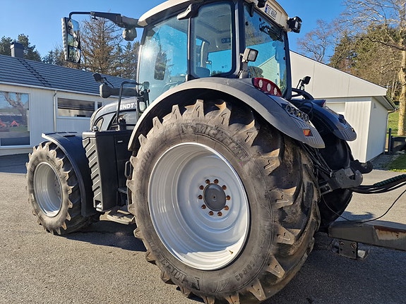 Fendt 722 med Foss Eik dumperhenger og to sett dekk og ny fres, til salgs – Klar for brøyting og anlegg! 2 of 29