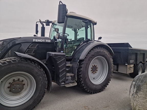 Fendt 722 med Foss Eik dumperhenger og to sett dekk og ny fres, til salgs – Klar for brøyting og anlegg! 23 of 29