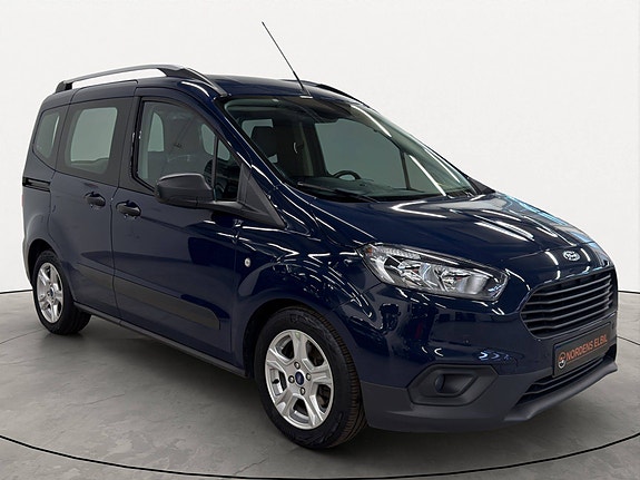 Ford Transit Courier 3 of 30