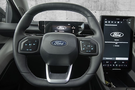 Ford Explorer 12 of 24