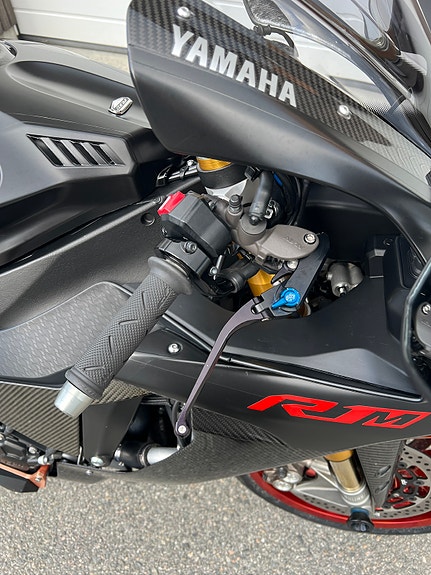 Yamaha YZF-R1M 25 of 30