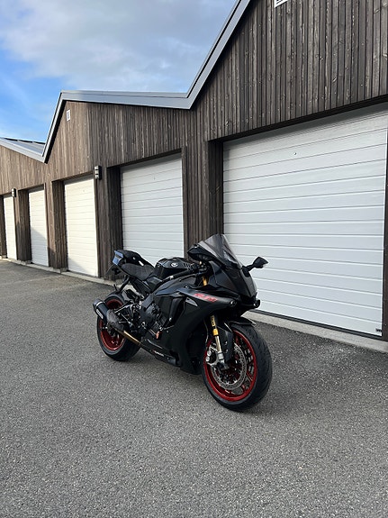 Yamaha YZF-R1M 2 of 30