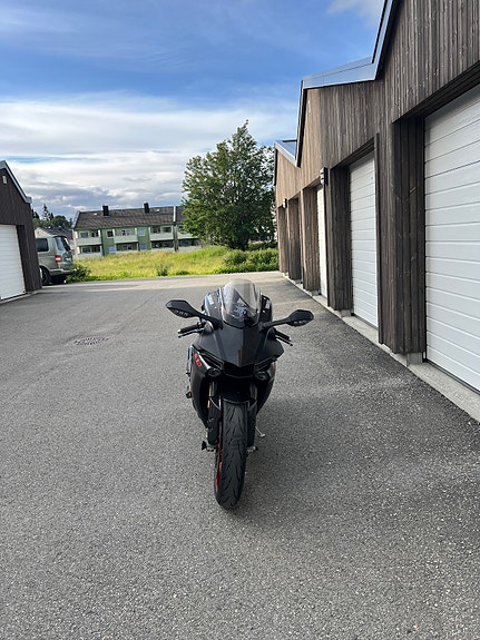 Yamaha YZF-R1M 3 of 30