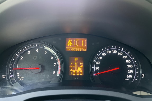 Toyota Avensis 15 of 19