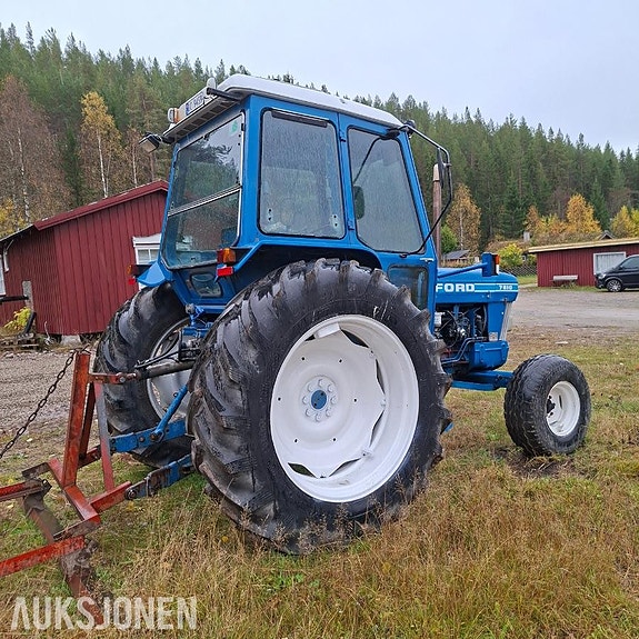 Ford 7610 8 of 18