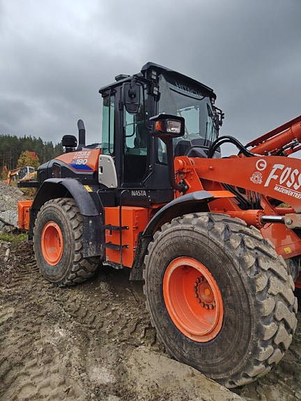 Hitachi Zw180-6 2 of 13