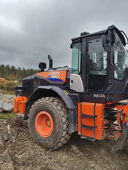 Hitachi Zw180-6 4 of 13