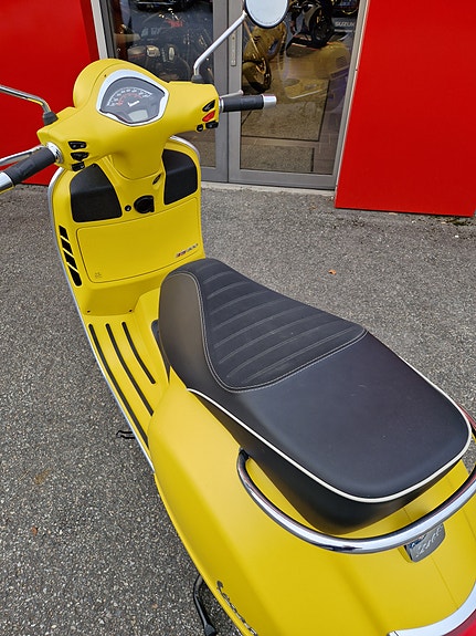 Vespa GTS 300 Super 11 of 11