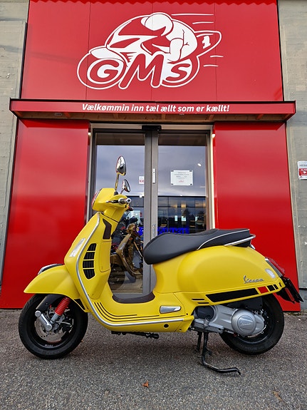 Vespa GTS 300 Super 5 of 11