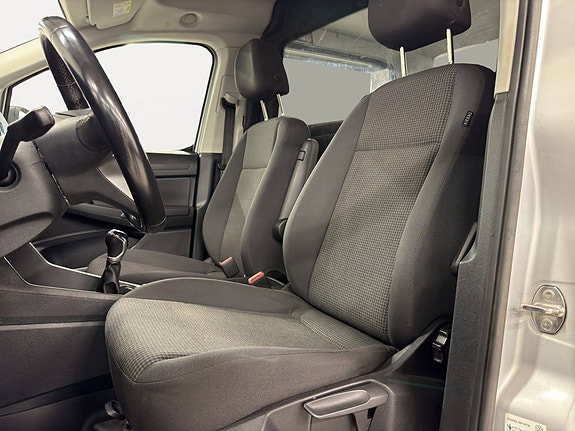 Volkswagen Caddy Maxi 19 of 30