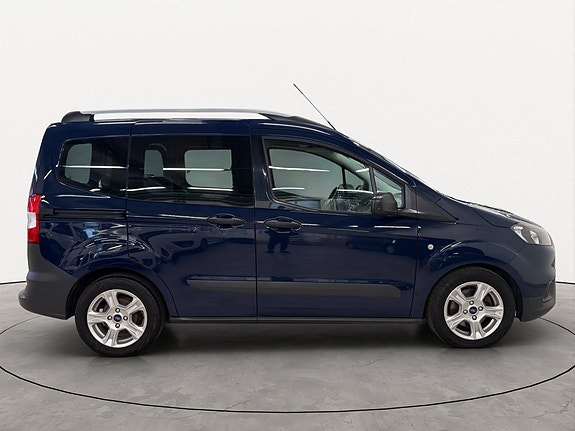 Ford Transit Courier 2 of 30