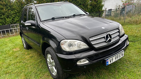 Mercedes-Benz ML270 2 of 10