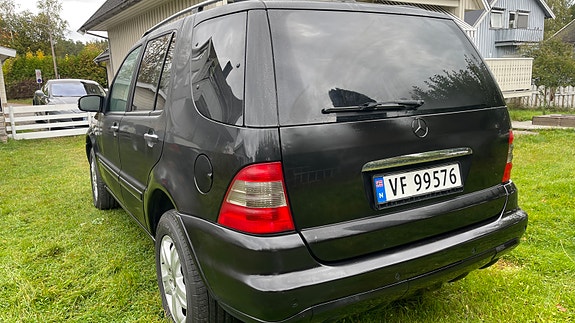 Mercedes-Benz ML270 3 of 10