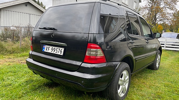 Mercedes-Benz ML270 4 of 10