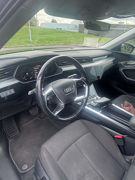 Audi e-tron 9 of 22