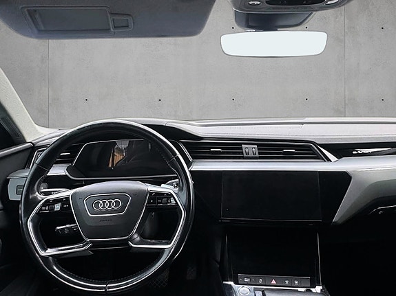 Audi e-tron 18 of 22