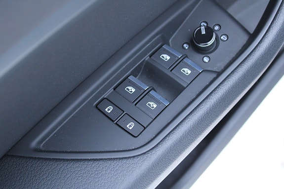 Audi e-tron 15 of 30