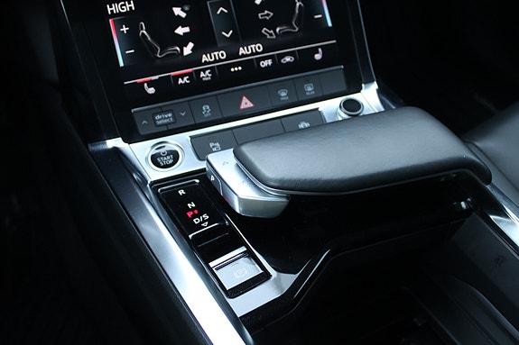 Audi e-tron 21 of 30