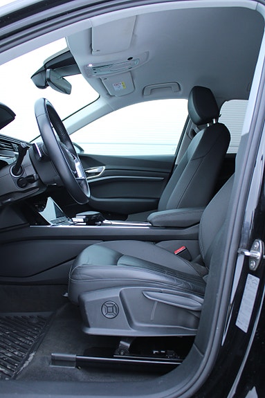 Audi e-tron 12 of 30