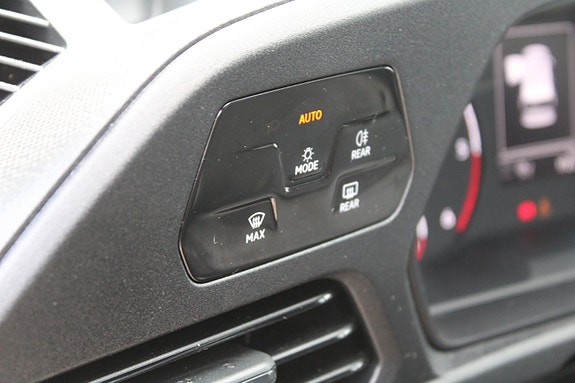 Volkswagen Caddy Maxi 27 of 30