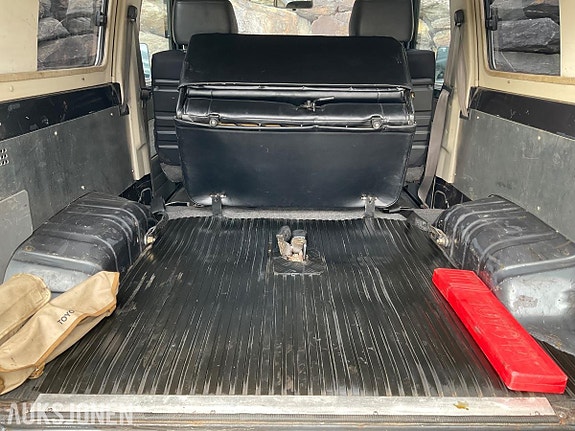 Toyota Land Cruiser 27 of 30