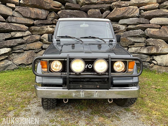 Toyota Land Cruiser 2 of 30