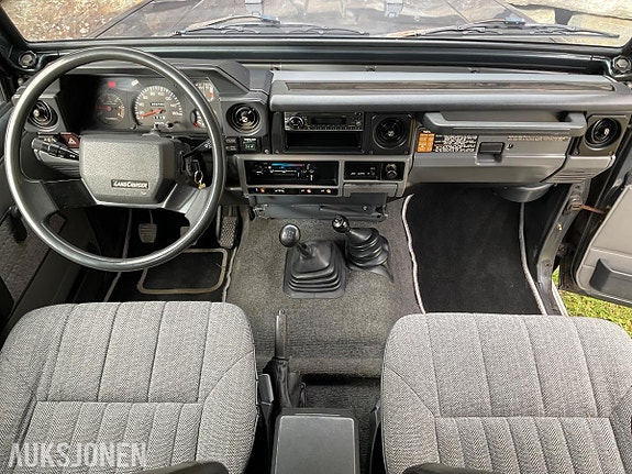 Toyota Land Cruiser 10 of 30