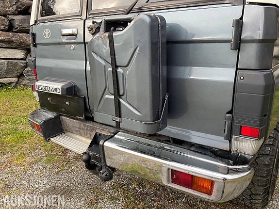 Toyota Land Cruiser 21 of 30