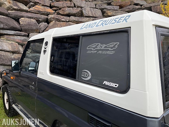 Toyota Land Cruiser 23 of 30