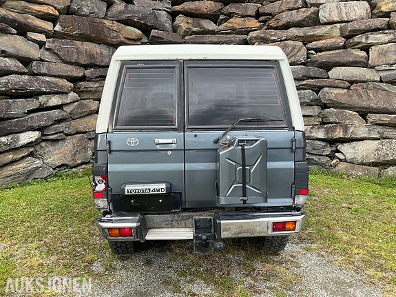 Toyota Land Cruiser 5 of 30