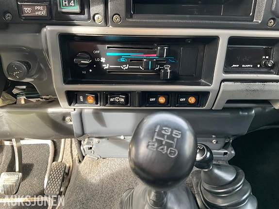Toyota Land Cruiser 13 of 30