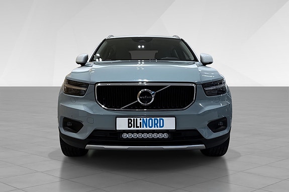 Volvo XC40 2 of 18