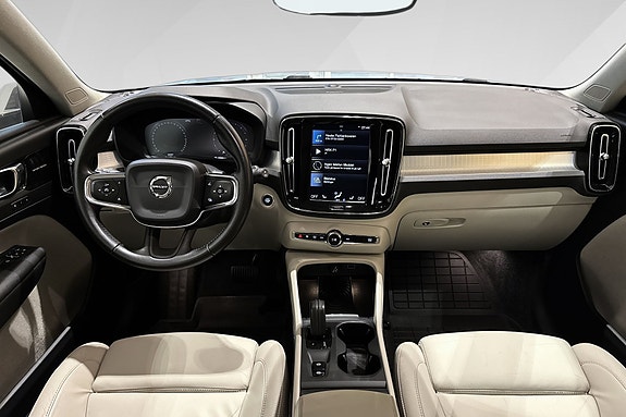 Volvo XC40 12 of 18