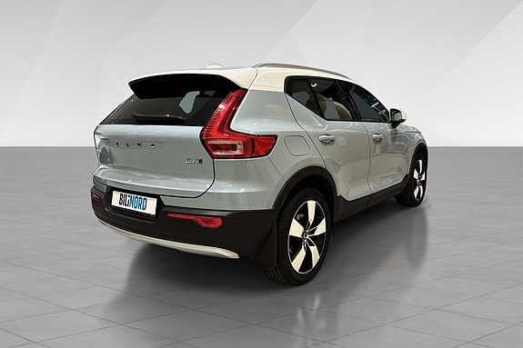 Volvo XC40 6 of 18