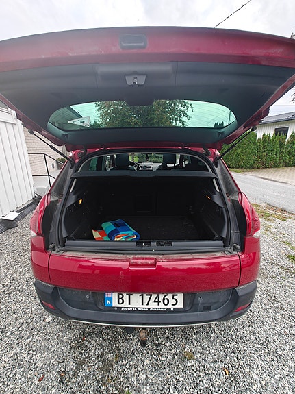 Peugeot 3008 2 of 7