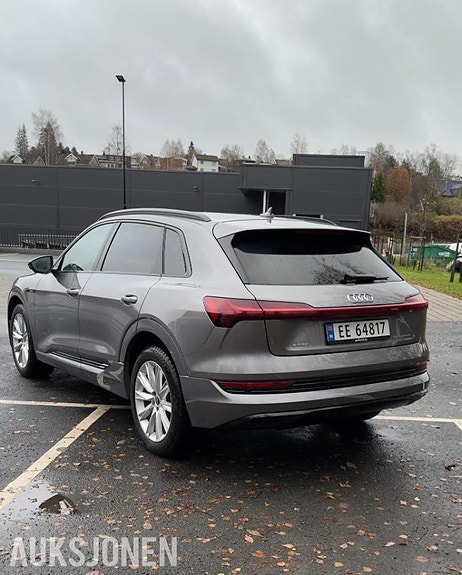 Audi e-tron 3 of 8