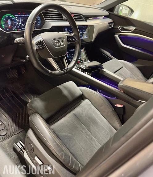 Audi e-tron 4 of 8