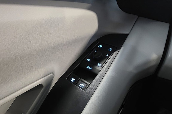 Ford Explorer 14 of 25