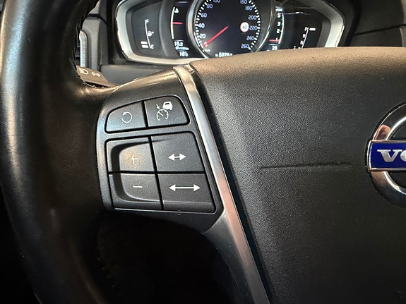Volvo XC70 11 of 22