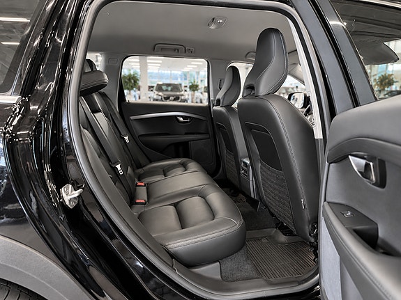 Volvo XC70 8 of 22