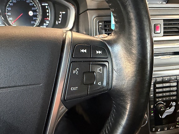 Volvo XC70 12 of 22