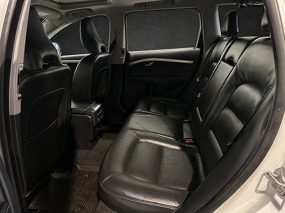 Volvo XC70 17 of 28