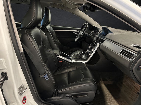 Volvo XC70 16 of 28
